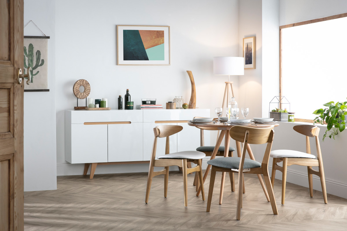 Buffet scandinave blanc brillant et finition bois clair 4 portes 2 tiroirs L180 cm MELKA