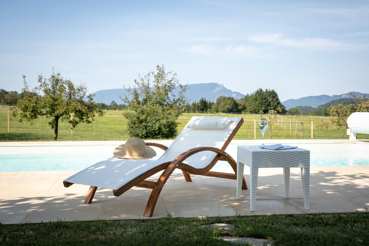 Chaise longue bain de soleil blanc cass et bois massif BIARRITZ