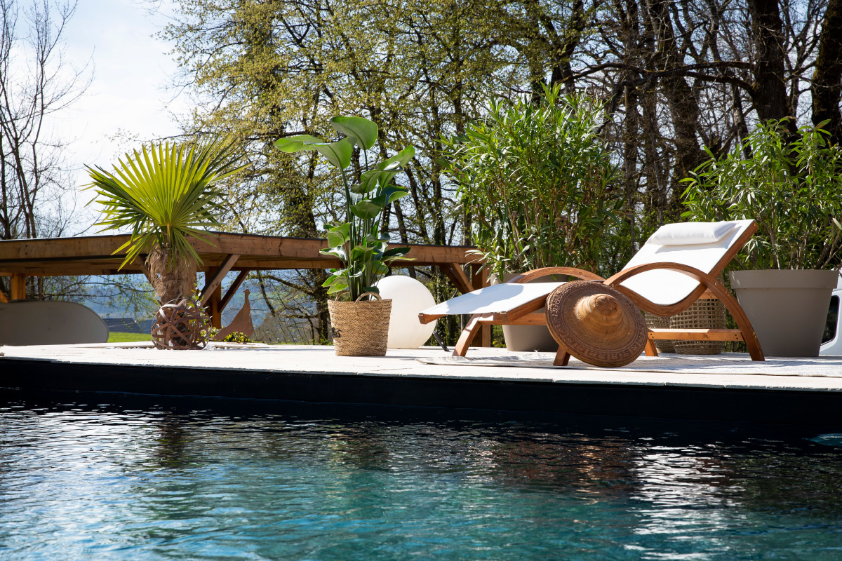 Chaise longue bain de soleil blanc cass et bois massif BIARRITZ