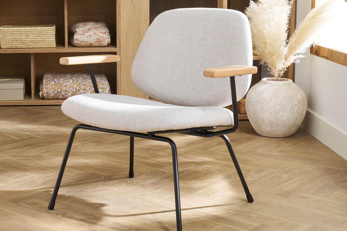 Fauteuil design en tissu effet velours beige, mtal noir et bois clair BARNET