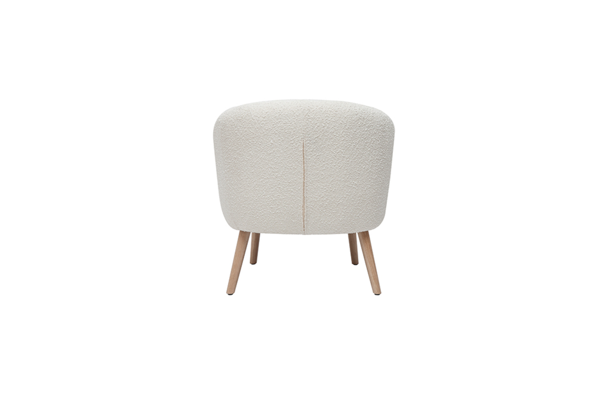 Fauteuil scandinave en tissu effet laine boucle blanc cass et bois clair MAGGIE