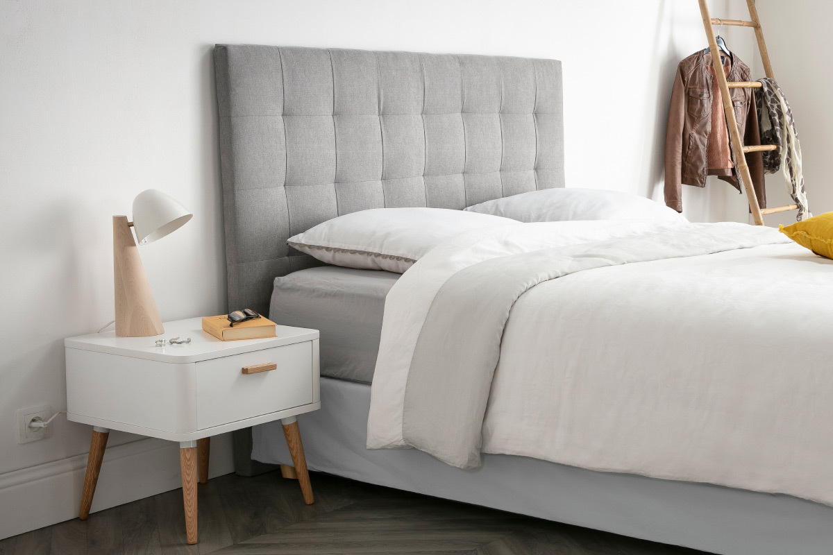 Tte de lit capitonne en tissu gris L140 cm HALCIONA